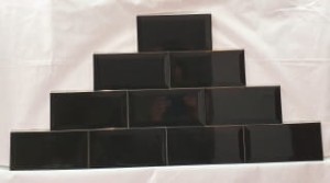 CZARNA CEGIEŁKA Z FAZKĄ POŁYSK 10X20 cm