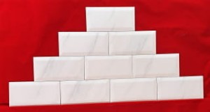 Biała Cegiełka z Szarą Żyłką - Carrara w Połysku Glazura  Z FREZEM 10x20 cm 